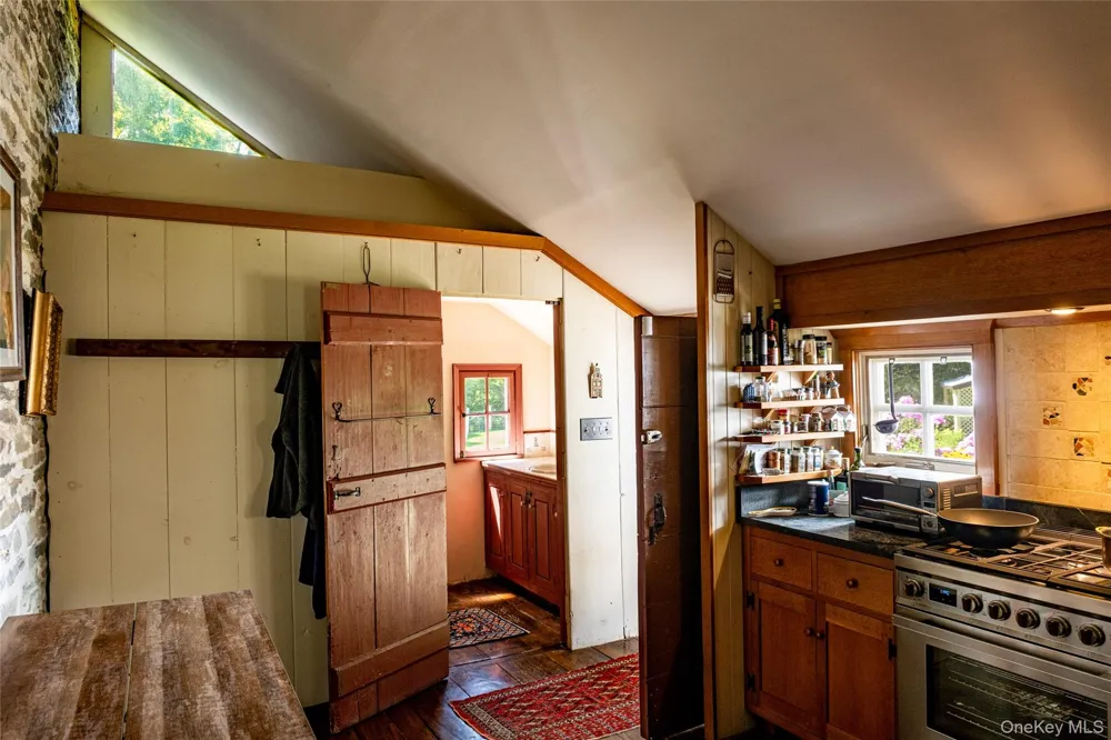 21 Old Route 9 Call Listing Agent, NY 12173