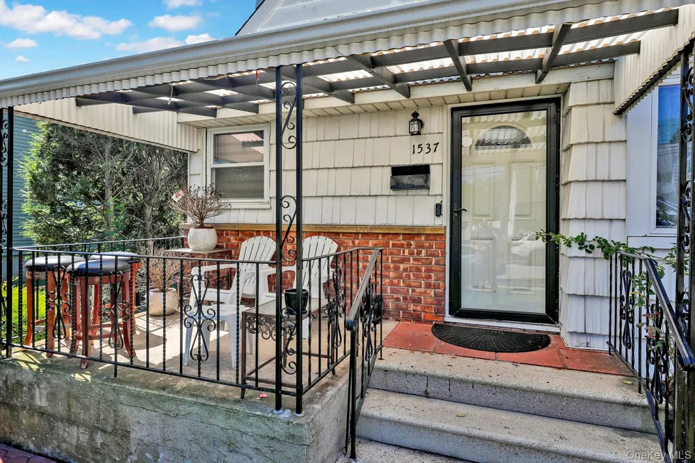 1537 Madison Street Elmont, NY 11003