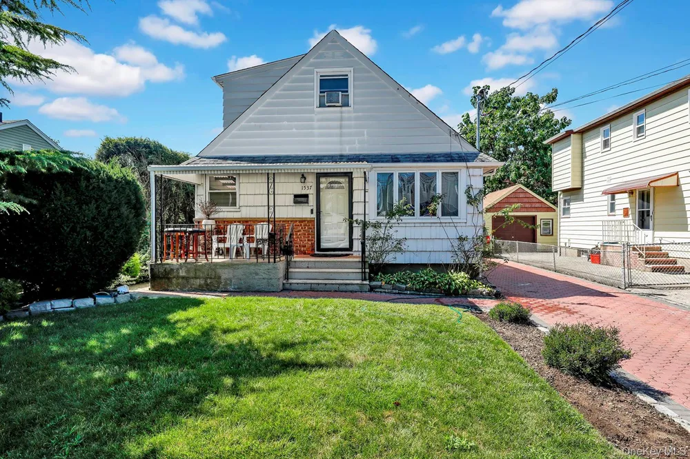 1537 Madison Street Elmont, NY 11003