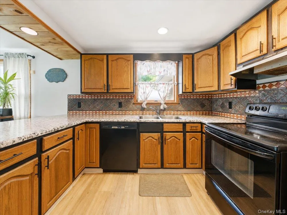 23 Sunrise Trail Monroe, NY 10950