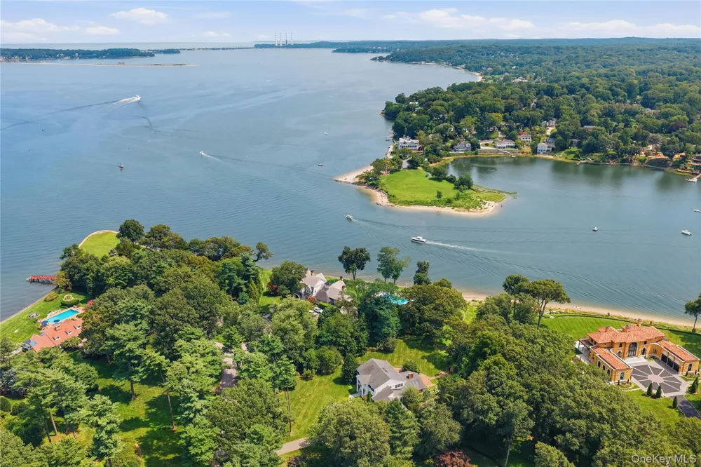 6 Lighthouse Point Lloyd Harbor, NY 11743
