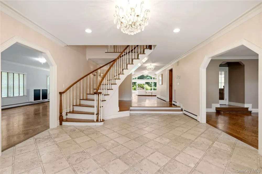 6 Lighthouse Point Lloyd Harbor, NY 11743
