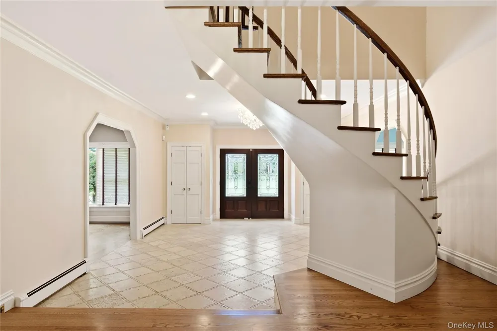 6 Lighthouse Point Lloyd Harbor, NY 11743
