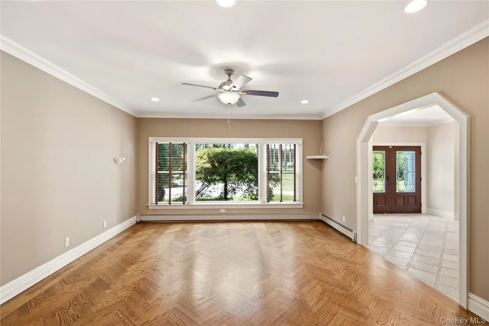 6 Lighthouse Point Lloyd Harbor, NY 11743