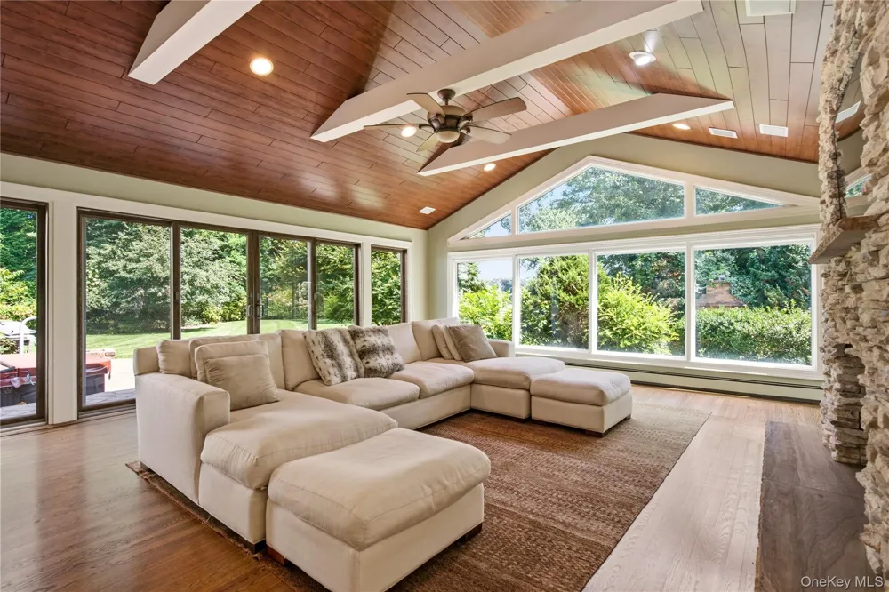 6 Lighthouse Point Lloyd Harbor, NY 11743