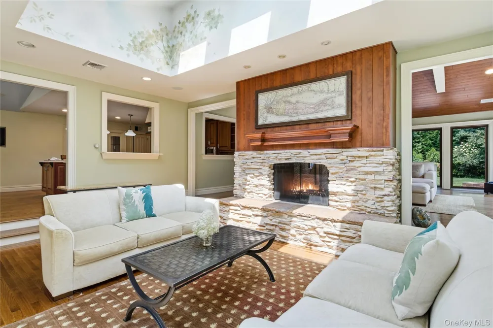 6 Lighthouse Point Lloyd Harbor, NY 11743