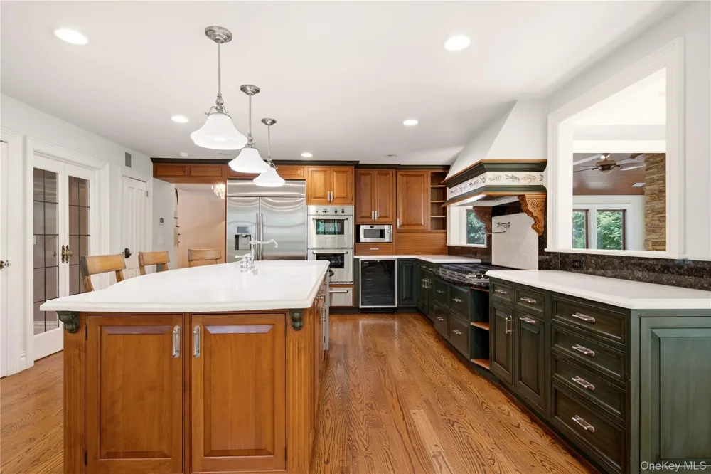6 Lighthouse Point Lloyd Harbor, NY 11743