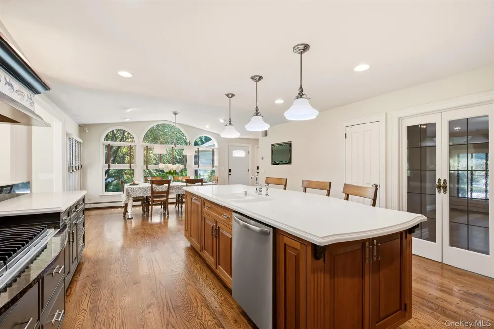 6 Lighthouse Point Lloyd Harbor, NY 11743