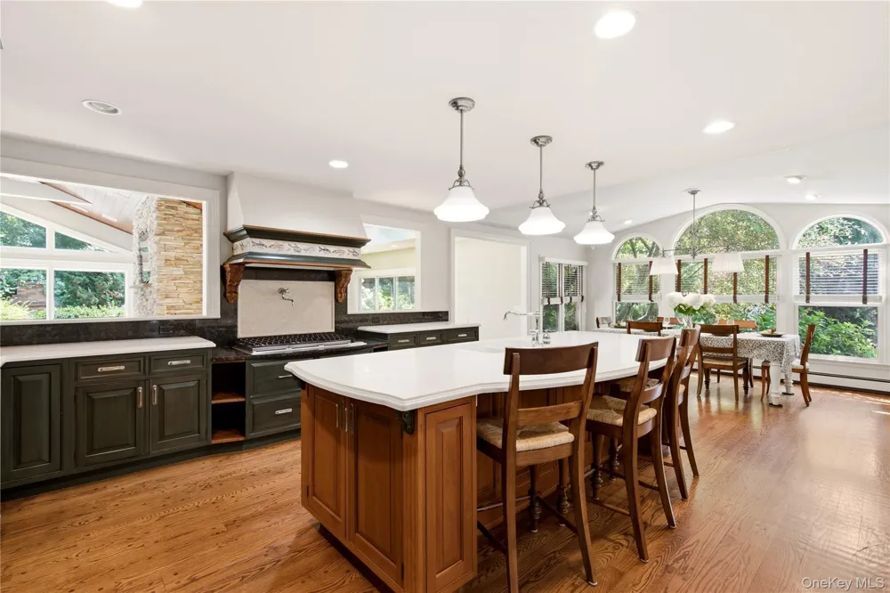 6 Lighthouse Point Lloyd Harbor, NY 11743