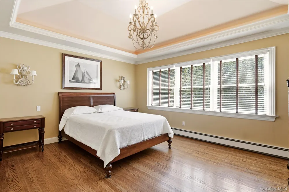 6 Lighthouse Point Lloyd Harbor, NY 11743