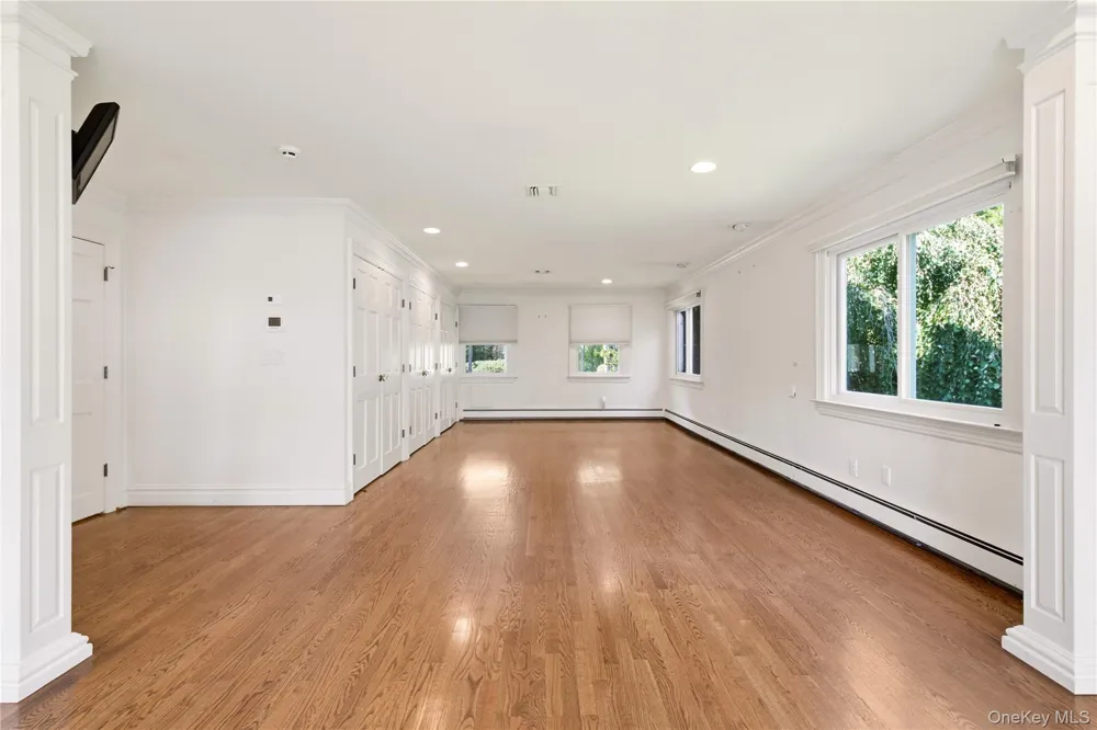 6 Lighthouse Point Lloyd Harbor, NY 11743