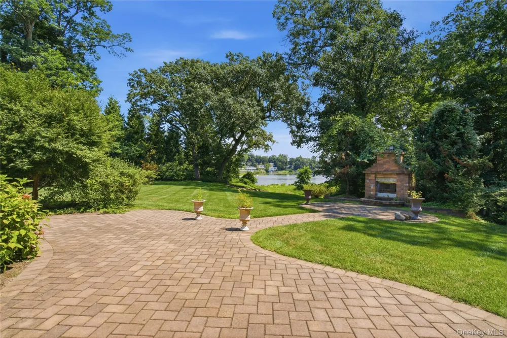 6 Lighthouse Point Lloyd Harbor, NY 11743
