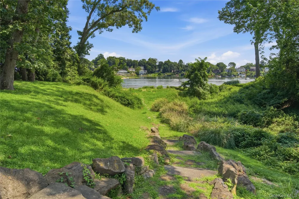 6 Lighthouse Point Lloyd Harbor, NY 11743