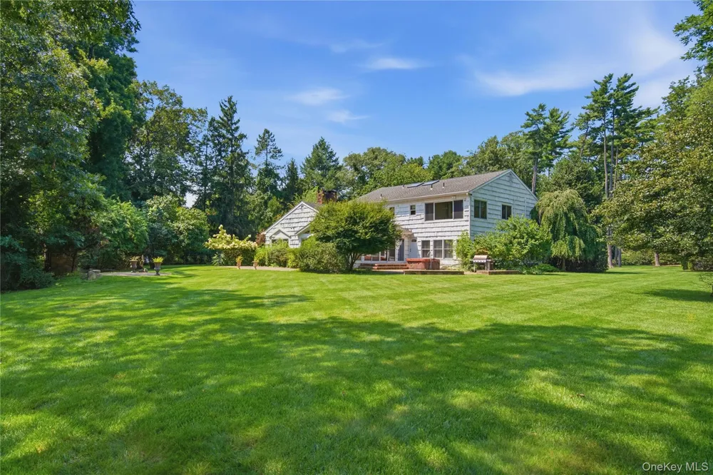 6 Lighthouse Point Lloyd Harbor, NY 11743