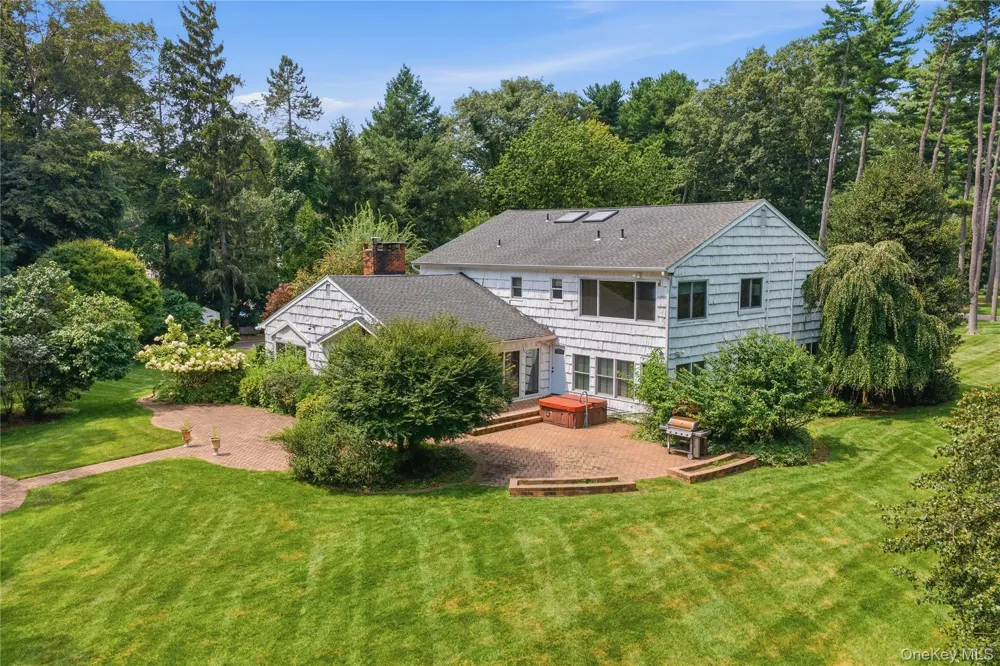 6 Lighthouse Point Lloyd Harbor, NY 11743
