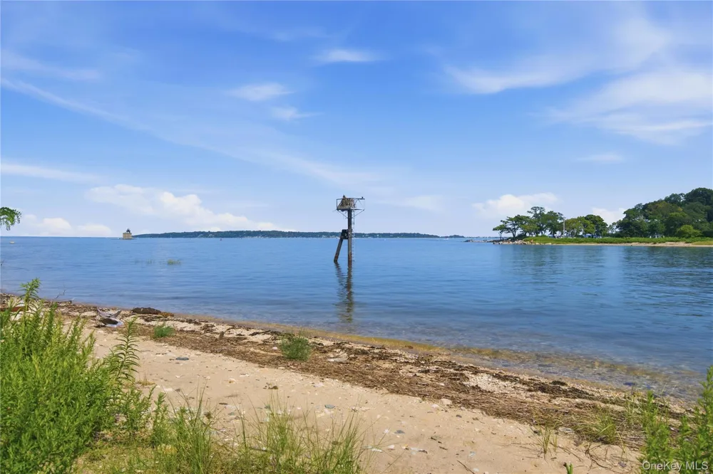 6 Lighthouse Point Lloyd Harbor, NY 11743