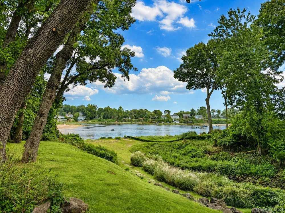 6 Lighthouse Point Lloyd Harbor, NY 11743