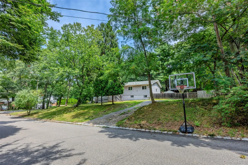 142 Fish Cove Road Southampton, NY 11968