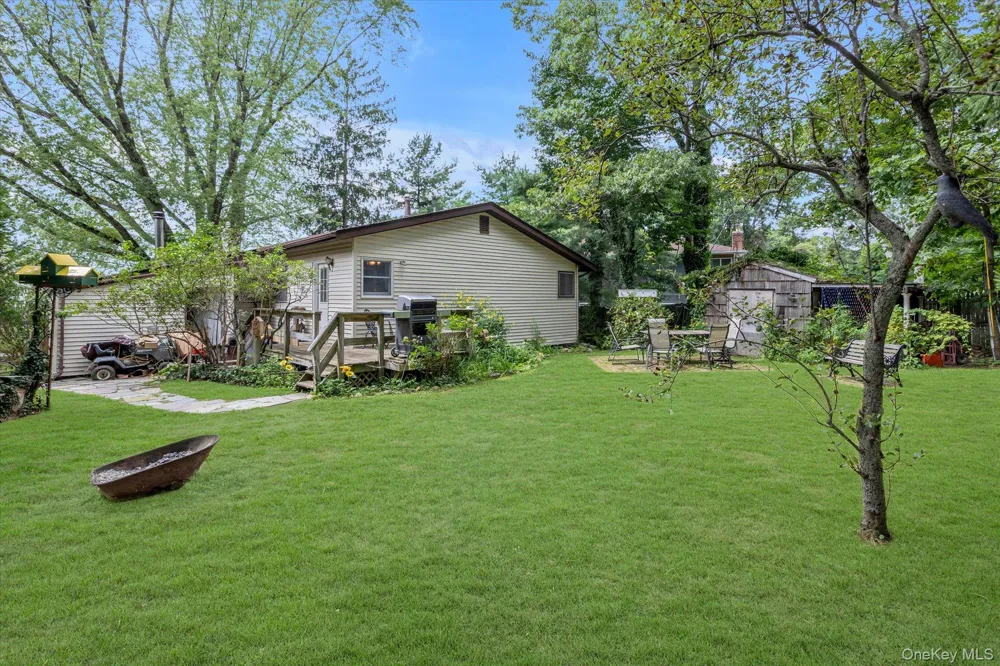 81 Lenore Lane Farmingville, NY 11738