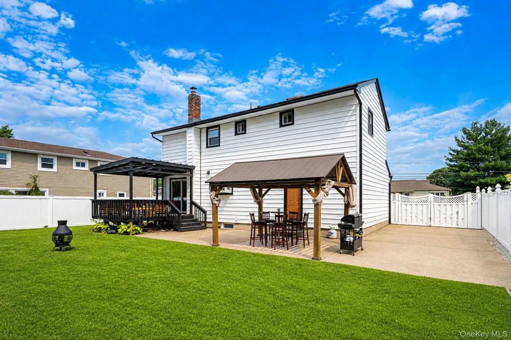 95 Colonial Drive Massapequa, NY 11758