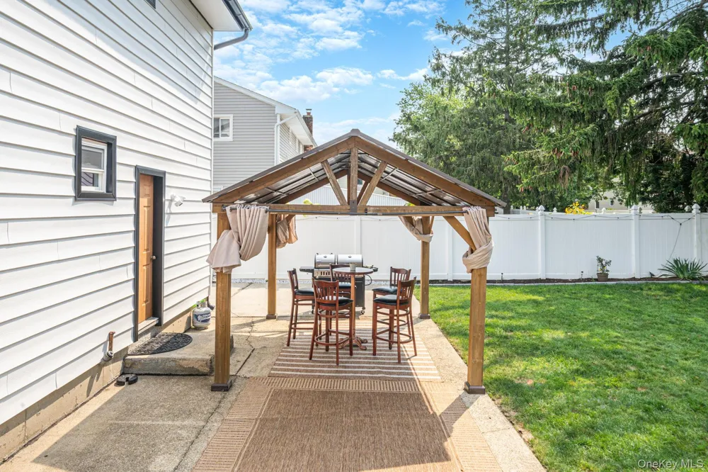 95 Colonial Drive Massapequa, NY 11758