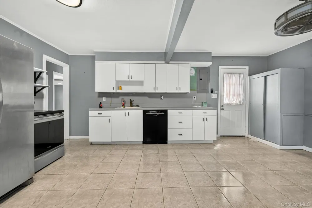10 Park Court Farmingdale, NY 11735