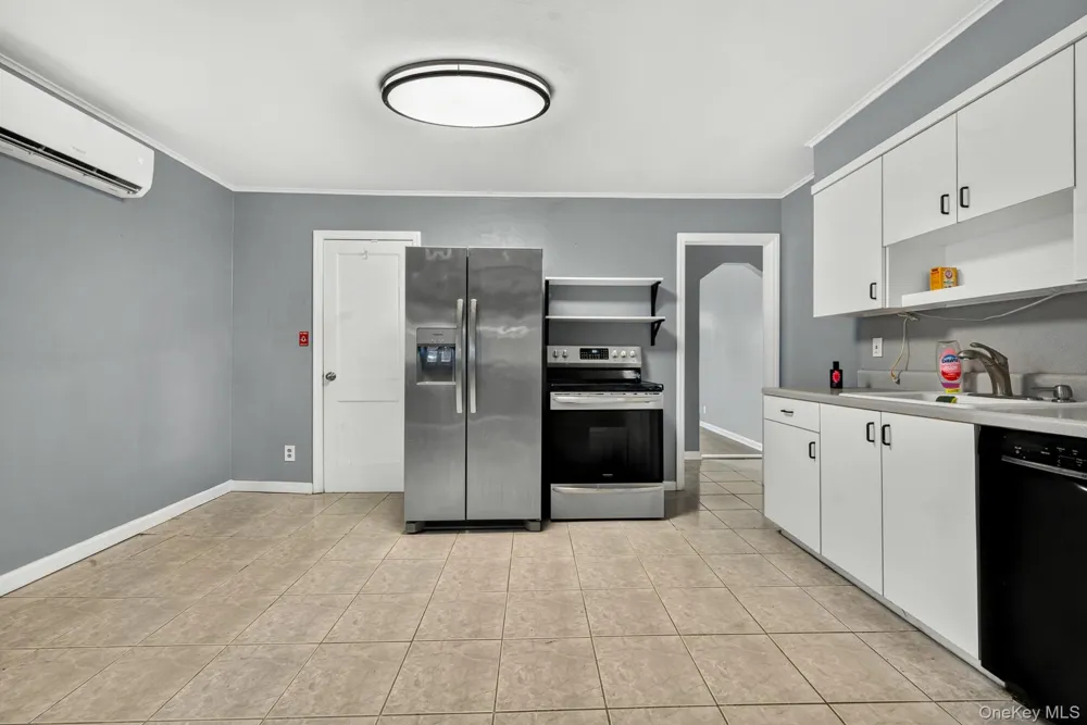 10 Park Court Farmingdale, NY 11735