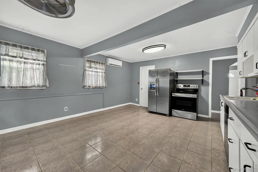 10 Park Court Farmingdale, NY 11735