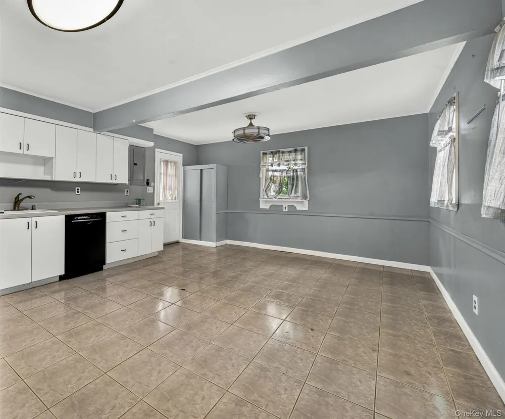 10 Park Court Farmingdale, NY 11735