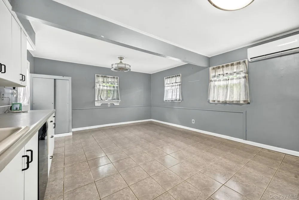 10 Park Court Farmingdale, NY 11735