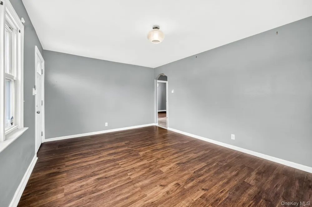 10 Park Court Farmingdale, NY 11735
