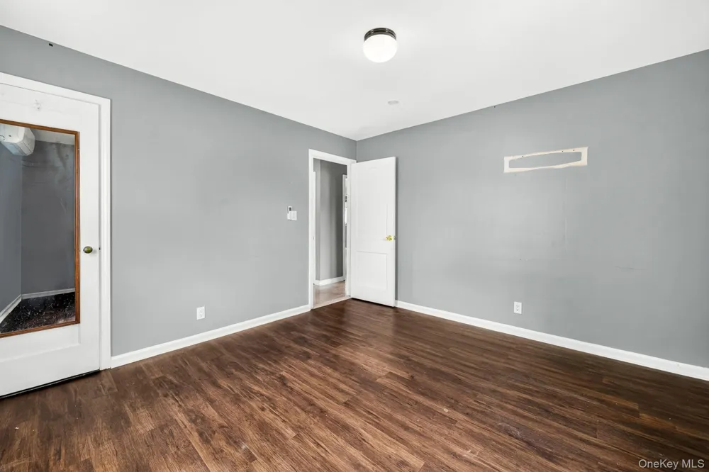 10 Park Court Farmingdale, NY 11735