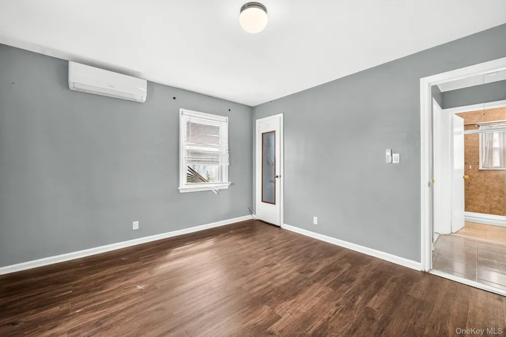 10 Park Court Farmingdale, NY 11735