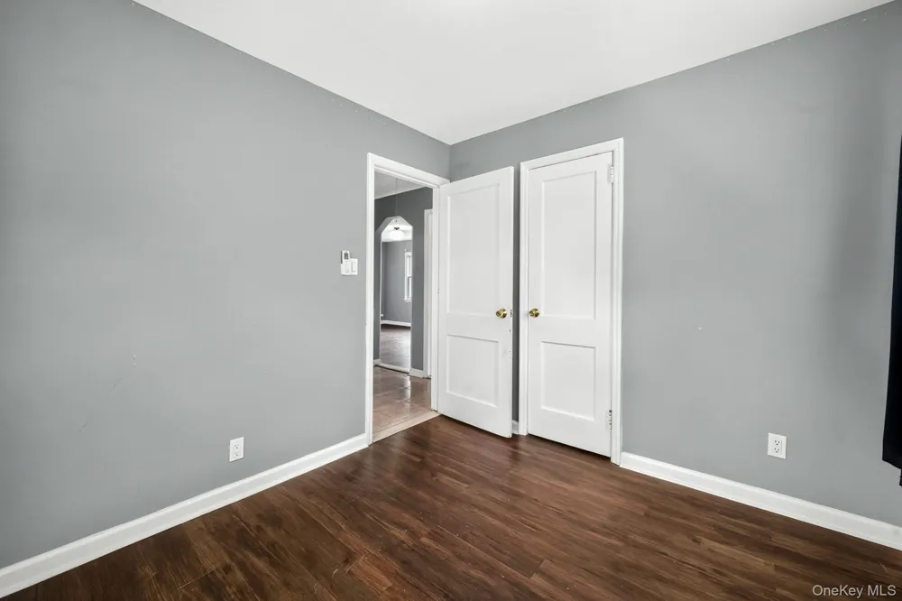 10 Park Court Farmingdale, NY 11735