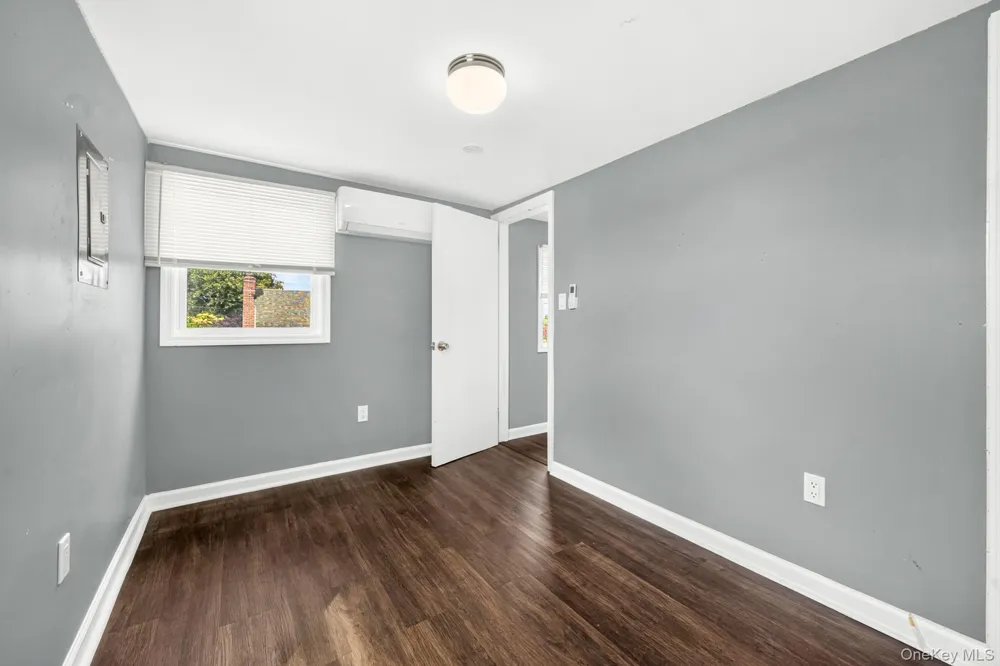 10 Park Court Farmingdale, NY 11735