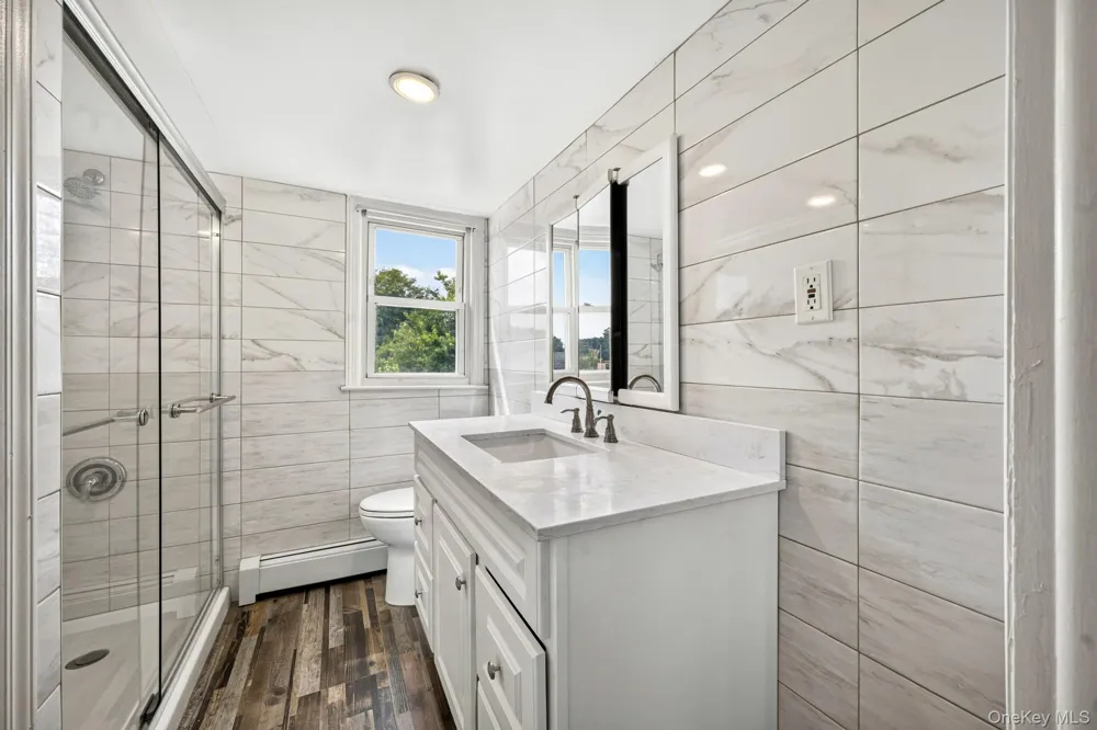 10 Park Court Farmingdale, NY 11735