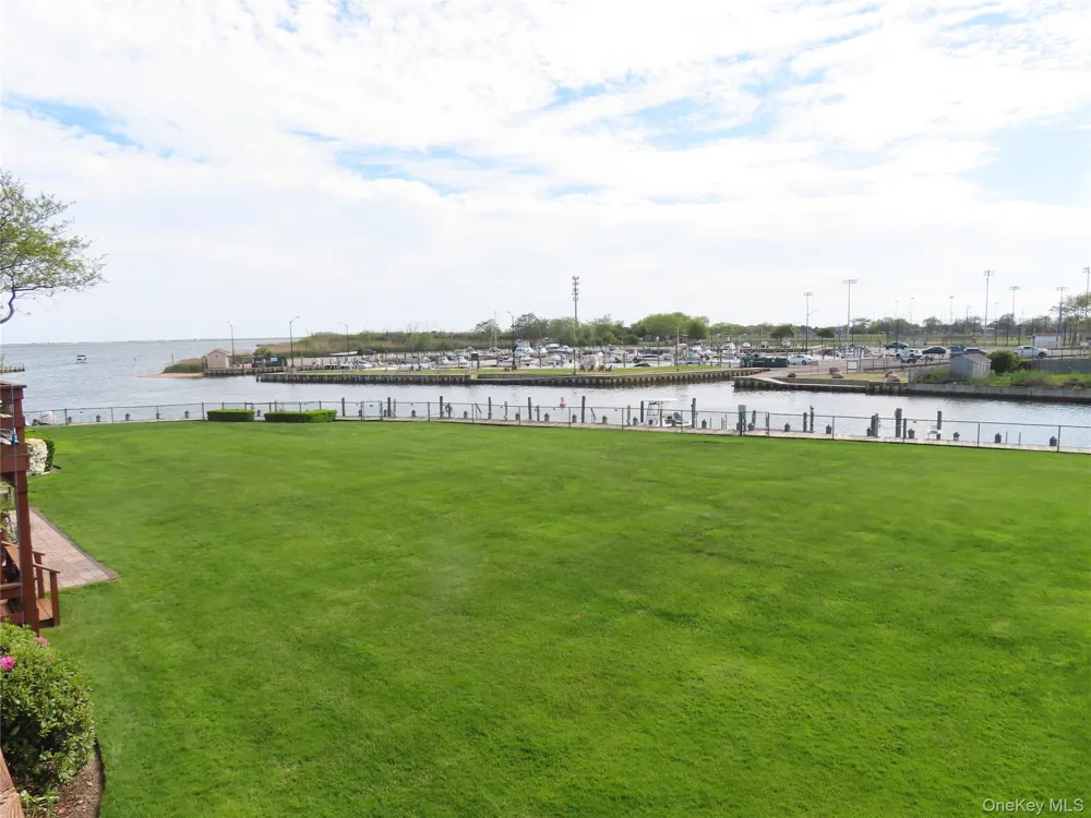 463 Mariners Way Copiague, NY 11726