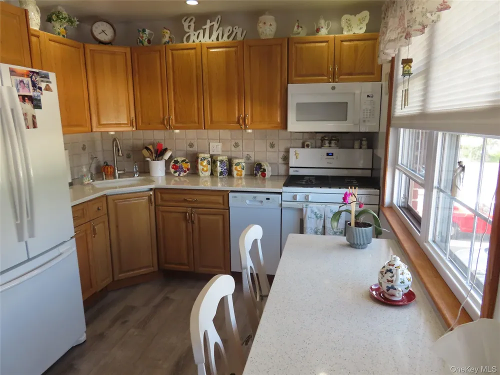 463 Mariners Way Copiague, NY 11726