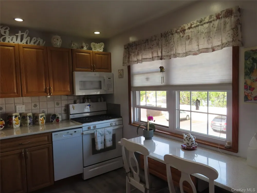 463 Mariners Way Copiague, NY 11726