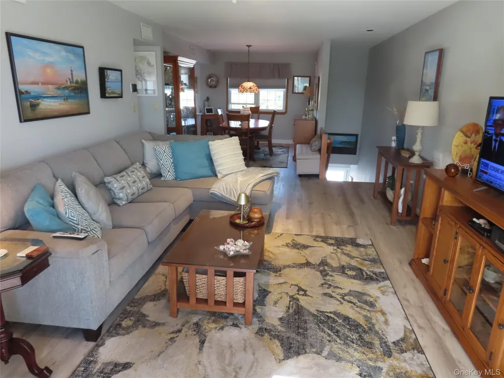 463 Mariners Way Copiague, NY 11726