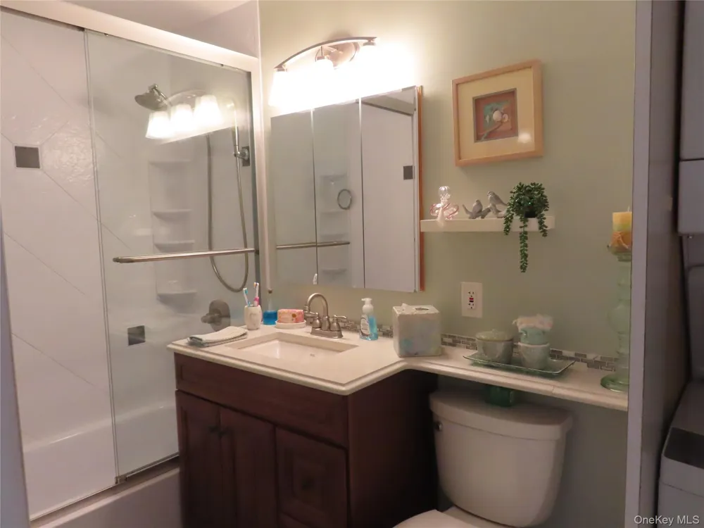 463 Mariners Way Copiague, NY 11726