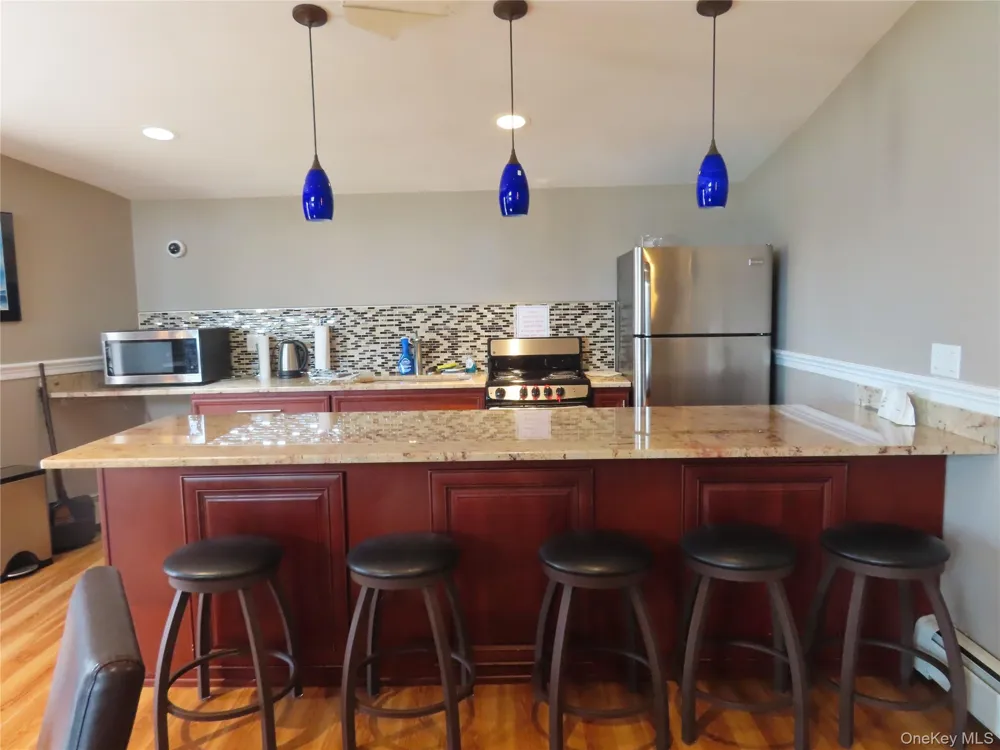 463 Mariners Way Copiague, NY 11726