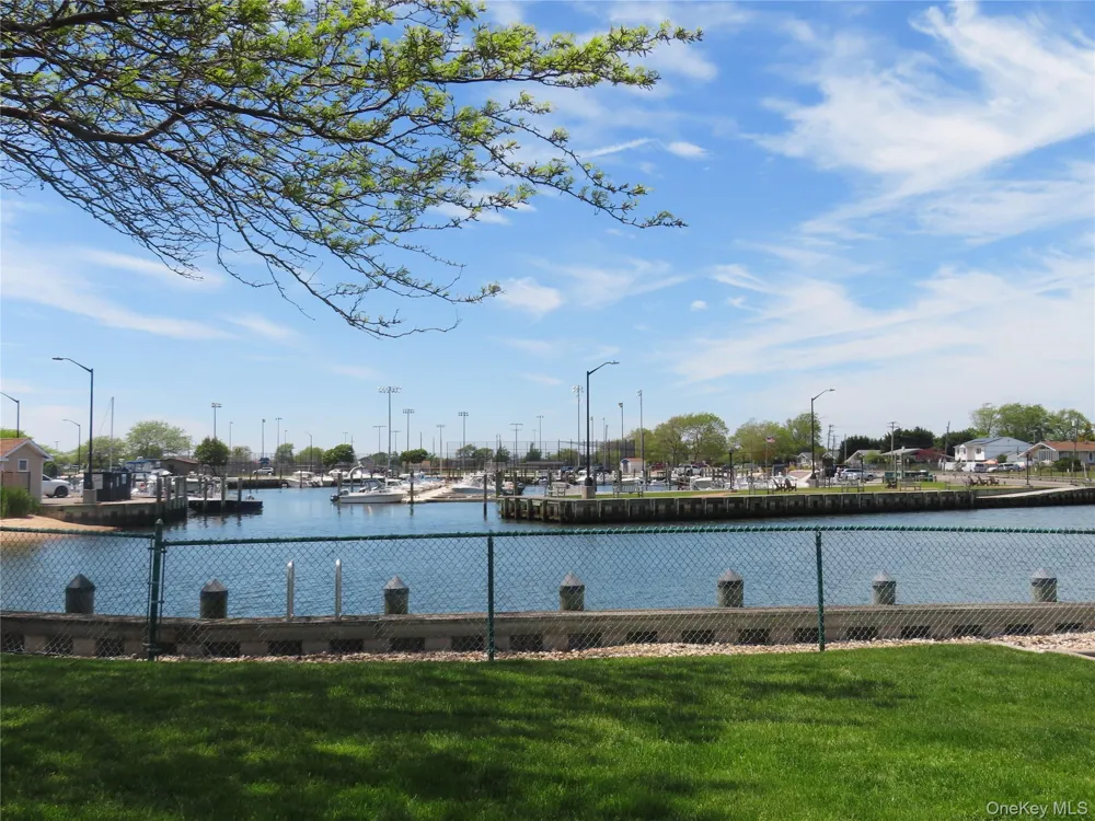 463 Mariners Way Copiague, NY 11726