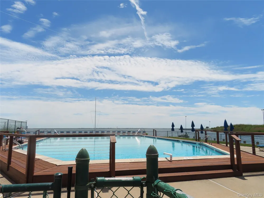 463 Mariners Way Copiague, NY 11726