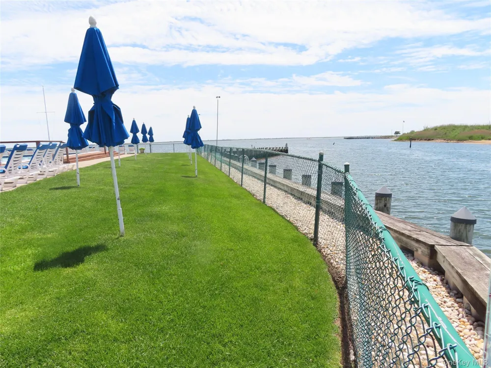 463 Mariners Way Copiague, NY 11726
