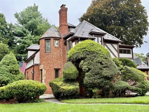 11 Andover Lane