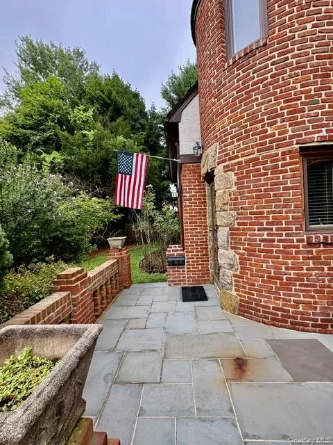 11 Andover Lane Manhasset, NY 11030