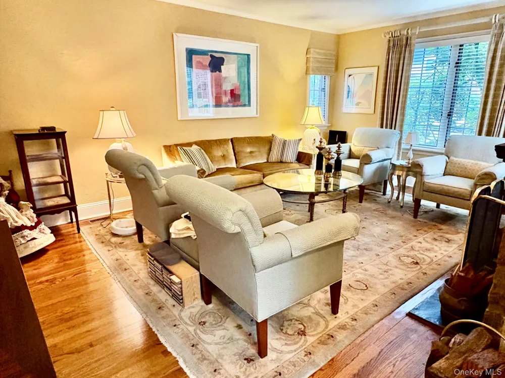 11 Andover Lane Manhasset, NY 11030