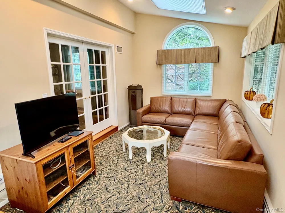11 Andover Lane Manhasset, NY 11030