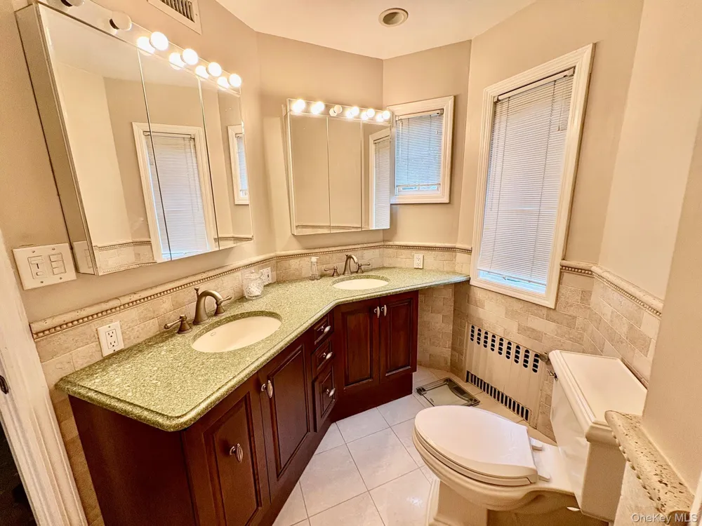 11 Andover Lane Manhasset, NY 11030